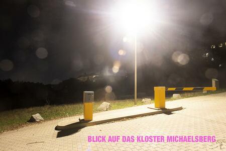 Vorschlag: Schrankenanlage des Klinikums am Michelsberg als Lichtverschmutzung